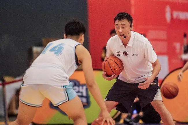 刻苦训练篮球时如何避免受伤的建议_1